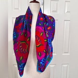 Vintage Liz Claiborne Silk hand rolled hem 30X30 🧣 Scarf. Dressy casual brunch
